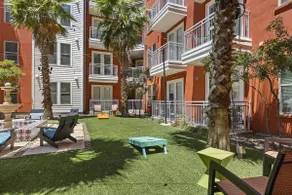 Corner Suite|Park Free|Close to Riverwalk|Pool/Gym - Image 4