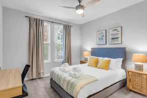 Corner Suite|Park Free|Close to Riverwalk|Pool/Gym - Image 5