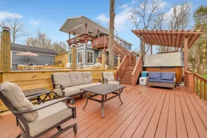 Lakefront, Heated Pool, Sauna, Sleeps 8! - Image 2