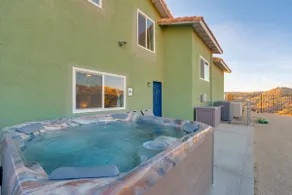 'the Maharaja Retreat' w/ Hot Tub & EV Charger! - Image 3