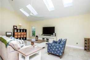 Spacieuse maison entièrement équipée avec piscine chauffée et barbecue | À côté de la plage - Image 4