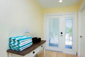 Spacieuse maison entièrement équipée avec piscine chauffée et barbecue | À côté de la plage - Image 3