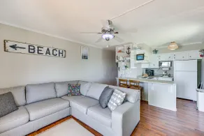 Chic Oceanfront North Topsail Beach Condo w / Deck! - Image 5