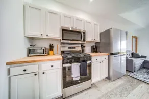 Golf Course View: Centrally Located Condo in Erie - Image 2