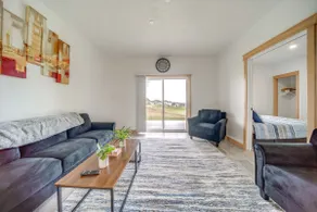 Golf Course View: Centrally Located Condo in Erie - Image 4