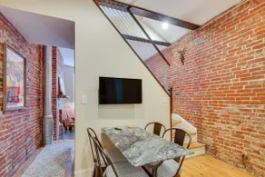 3 Mi to Dtwn: Charming Row House in Pittsburgh - Image 5
