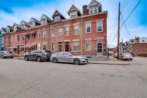 3 Mi to Dtwn: Charming Row House in Pittsburgh - Image 3