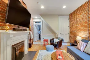 3 Mi to Dtwn: Charming Row House in Pittsburgh - Image 2