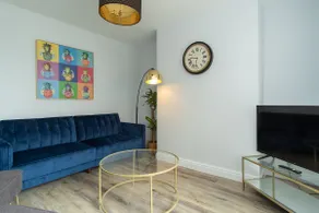 Heath House - Stunning 3-bed with Garden & Parking - Image 5