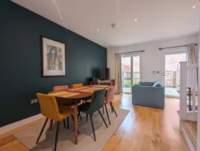 Adelphi Townhouse Contemporary 2 Bed 1 bath 1 WC - Image 2