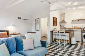 Spacious studio near CBD with off-street parking - Image 3