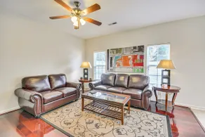 Cozy Greensboro Townhome w/ Community Pool & Grill - Image 4