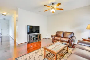 Cozy Greensboro Townhome w/ Community Pool & Grill - Image 5