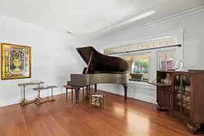 Mistletoe Heights- Classic 5-Bed Retreat - Image 4
