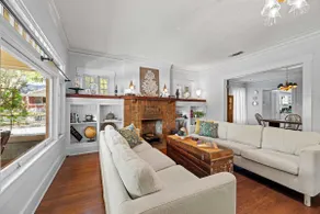 Mistletoe Heights- Classic 5-Bed Retreat - Image 3