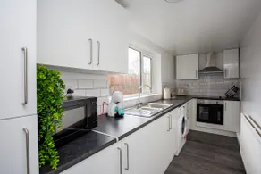 Vacant Nests The Attwood Smart Tv WIFI - Image 2