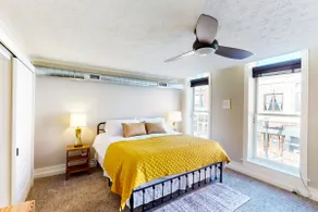 'Downtown Delight' w/ Patio! 1 Mi to Ball State - Image 4