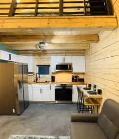 Luxury Log Cabin with Water & Bath - Image 4