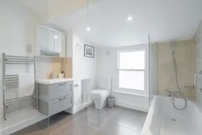 Refurbished High Spec CENTRAL Family Home - Image 4