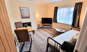 Luxury Family Apartment- Close to Leicester University - Image 2