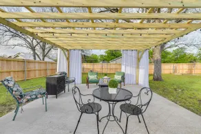 1 Mi to Dtwn Waco! Lovely Home w/ Fire Pit Table - Image 3