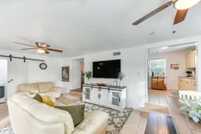 1 Mi to Dtwn Waco! Lovely Home w/ Fire Pit Table - Image 4
