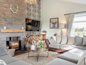 6 Bed in Broxburn oc-94359 - Image 2