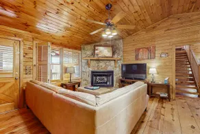 Wonderland Ellijay Stay - Image 2