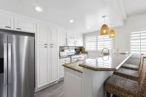 Newport Beach Bungalow - Image 4