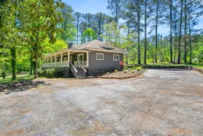 12-Acre Oasis: Haven Lakefront Sanctuary near ATL - Image 4