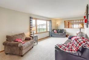 Quiet Greenwich Home w/ Pool + Screened Porch! - Image 5