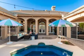 Large 4BR w heated pool, waterfall spa! - Image 4