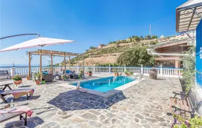 Beach front home in Velilla-Taramay - Image 5
