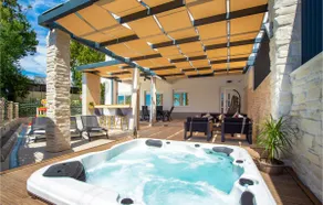 Three-Bedroom Apartment In Kastel Gomilica - Image 3