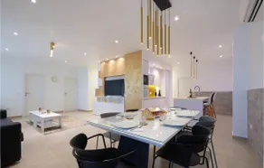 Three-Bedroom Apartment In Kastel Gomilica - Image 4