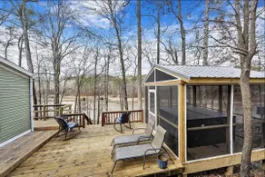 Serene Lakeside Retreat - Image 2