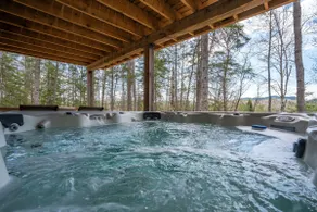 Wooden Chalet with Hot Tub | L'Inukshuk - Image 2