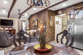 Stockyards 5 mins!-TCU!-Sleeps 8. Cowboy Bungalow - Image 3
