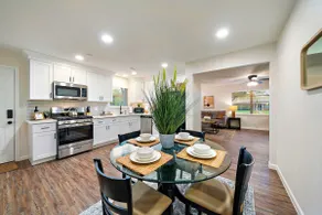 Spacious Family Gem: Private Giant Yard | 4br - Image 5