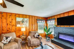 Pool, Grill & Fire Pit: Grapeland Farm Retreat - Image 4