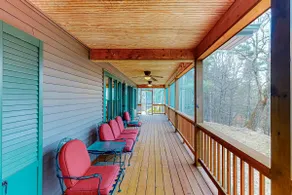 3BR Home near lake w/media room, fireplace, grill - Image 3