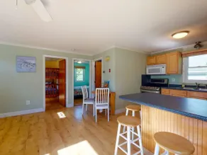 Charming 2 Bedroom Green Hill Beach Cottage - Image 4