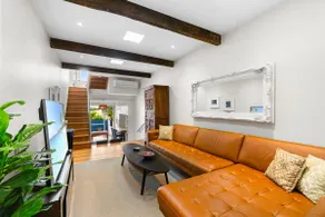 Elegant 1-Bed with Study by Balmain Wharf - Image 5