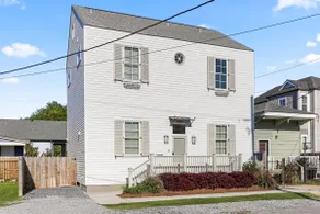 Luxury Uptown 4BR | Courtyard | Elegantly Designed - Image 5