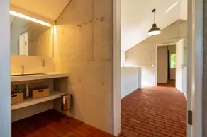 House on the way - Image 4