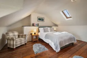 Charming Farmhouse Retreat with Stunning Views - Image 4