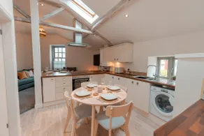 Superior-Apartment-Eigenes Badezimmer - Image 5