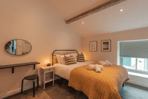 Superior-Apartment-Eigenes Badezimmer - Image 2