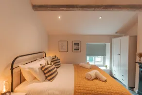 Superior-Apartment-Eigenes Badezimmer - Image 3