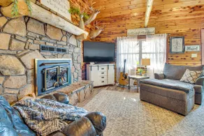Expansive Mountain Home Rental w/ Yard & Fire Pit! - Image 4